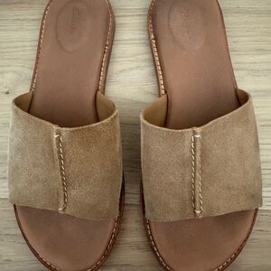 Clarks Suede Slide Mules – Tan / Camel – Lightly Worn – Size 8
